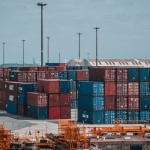 Od dostaw po magazyn: jak usprawnić logistykę surowców i przyspieszyć produkcję w firmie
