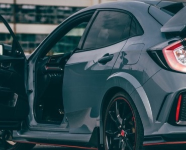 Ciche i szczelne auto przez cały rok: jak zadbać o uszczelnienie drzwi samochodu