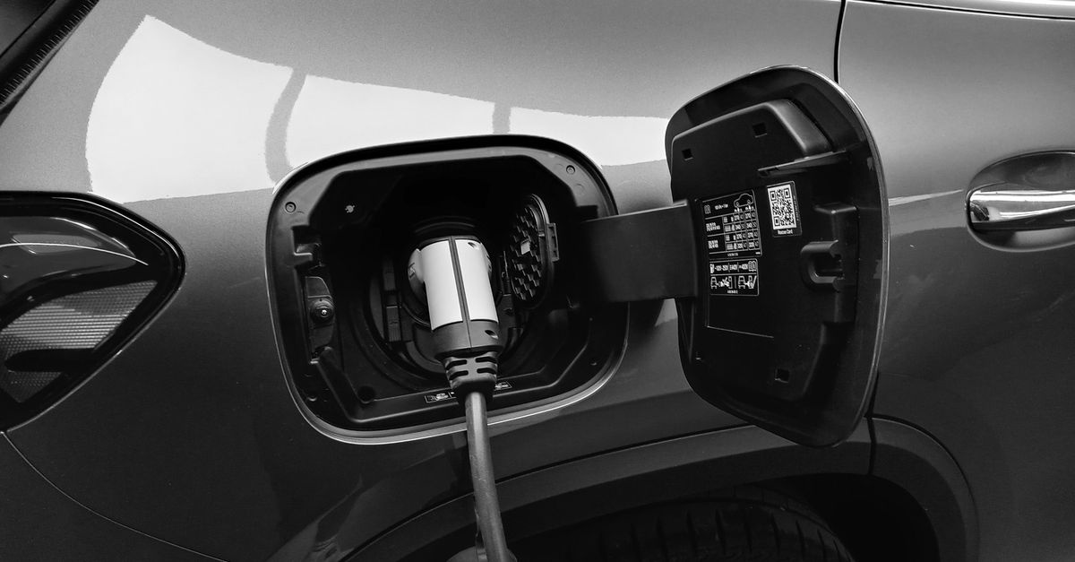Diesel czy hybryda? Sprawdź, który napęd naprawdę opłaca się w 2026 roku