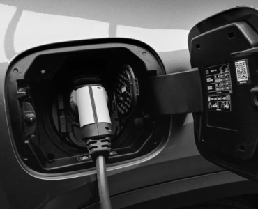 Diesel czy hybryda? Sprawdź, który napęd naprawdę opłaca się w 2026 roku