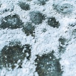 Zimowy wróg Twojego auta: jak sól na drogach przyspiesza korozję i co możesz z tym zrobić