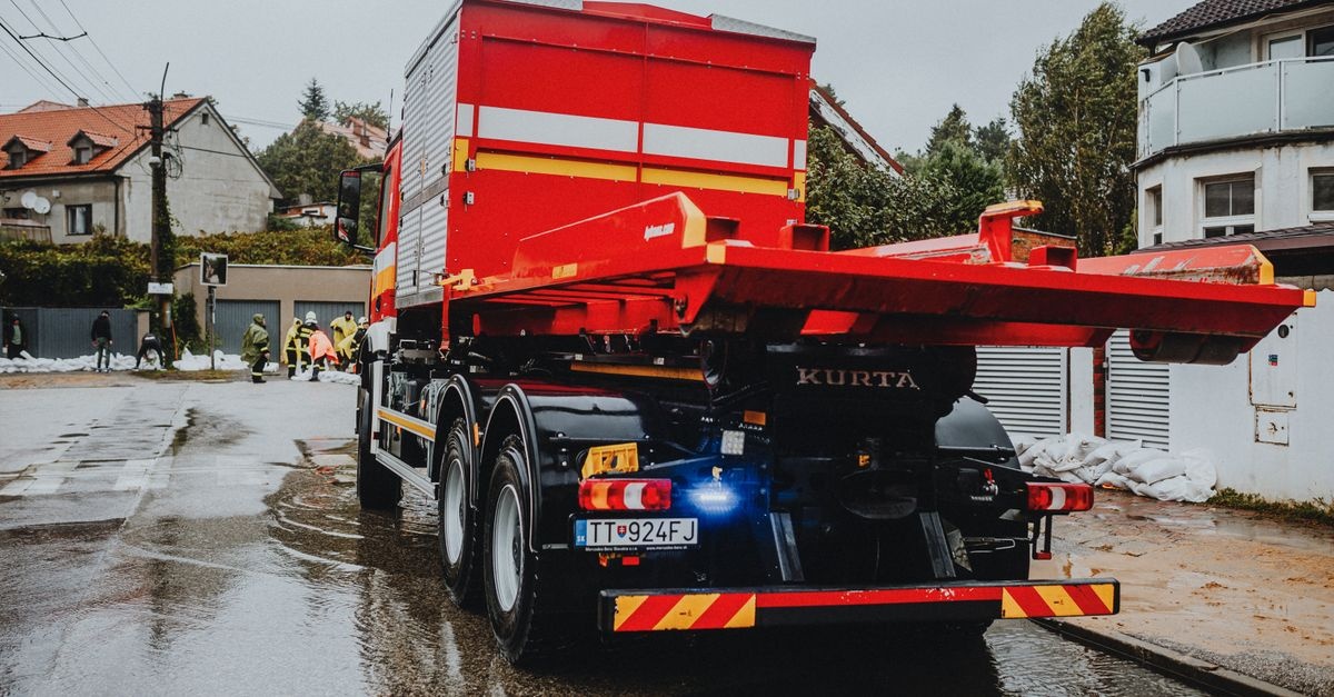 Jak zlecać transport bez stresu: praktyczny przewodnik po bezpiecznej współpracy z przewoźnikiem