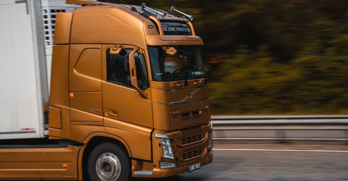 Giełda transportowa bez tajemnic: jak działa i jak szybko znaleźć ładunek lub przewoźnika