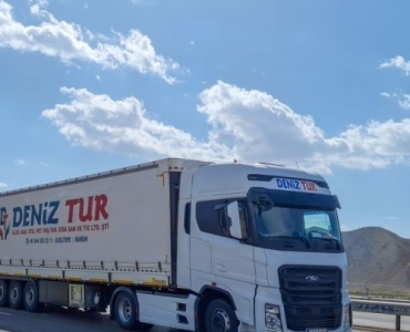Defensywnie i bezpiecznie: jak kierowcy transportu mogą przewidywać zagrożenia i oszczędzać czas